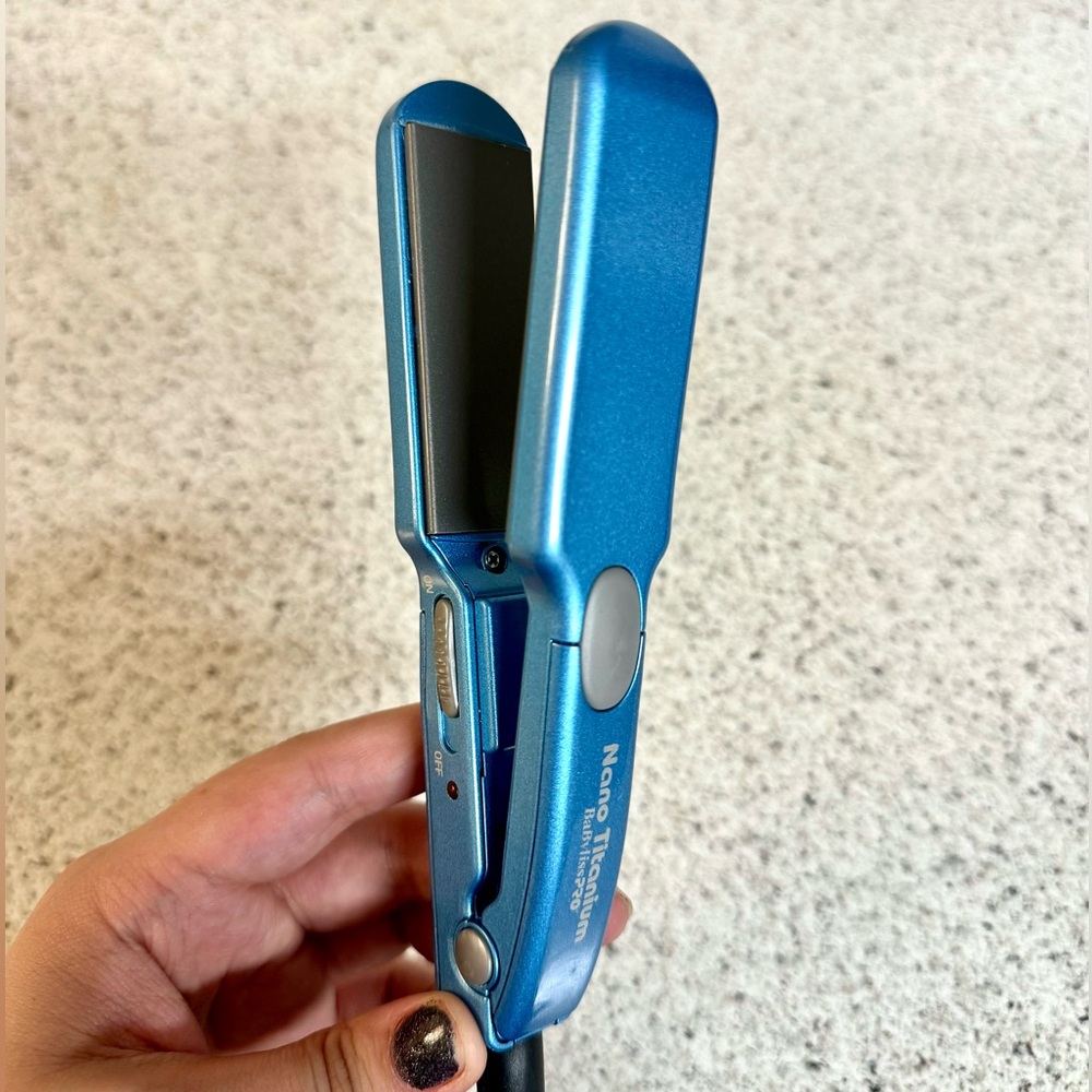 BaBylissPro NANO TITANIUM 1" MINI Flat Iron